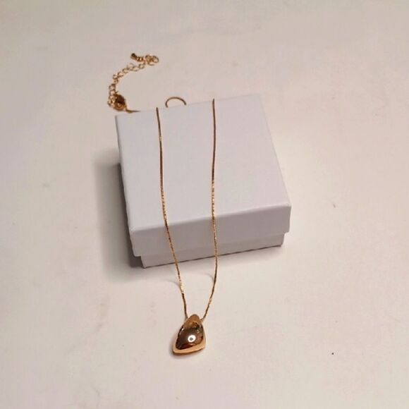 Elegant Gold Pendant Necklace - Picture 1 of 5